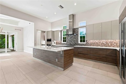 House in Bradenton, Florida 3 bedrooms, 379.13 sq.m. № 2290490 - photo 18
