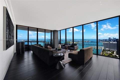 Condo in Miami, Florida, 4 bedrooms  № 1934373