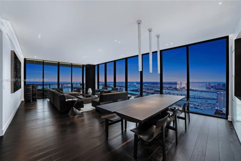 Condo in Miami, Florida, 4 bedrooms № 1934373 - photo 15