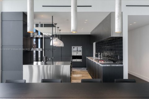 Condo in Miami, Florida, 4 bedrooms № 1934373 - photo 17