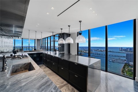 Condo in Miami, Florida, 4 bedrooms № 1934373 - photo 4