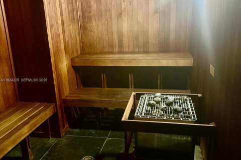 Condo in Miami, Florida № 1982421 - photo 18