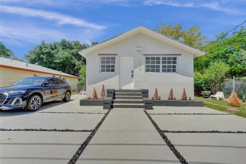 Casa en venta en Miami, Florida, 2 dormitorios, 148.09 m2 № 2002440 - foto 2