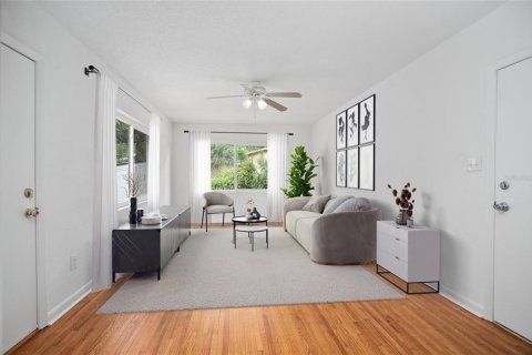 House in DeLand, Florida 3 bedrooms, 149.76 sq.m. № 1742684 - photo 17