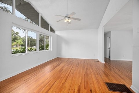 House in DeLand, Florida 3 bedrooms, 149.76 sq.m. № 1742684 - photo 5
