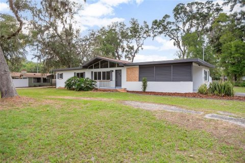 House in DeLand, Florida 3 bedrooms, 149.76 sq.m. № 1742684 - photo 2