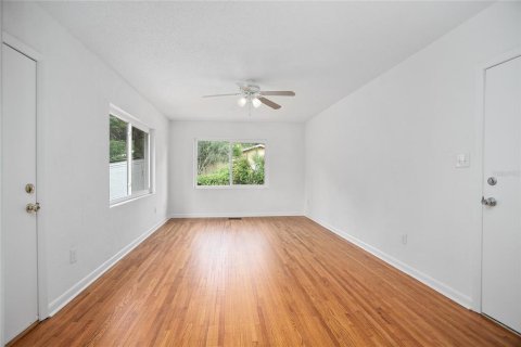 House in DeLand, Florida 3 bedrooms, 149.76 sq.m. № 1742684 - photo 16