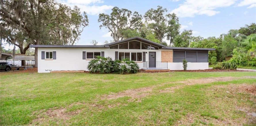 House in DeLand, Florida 3 bedrooms, 149.76 sq.m. № 1742684