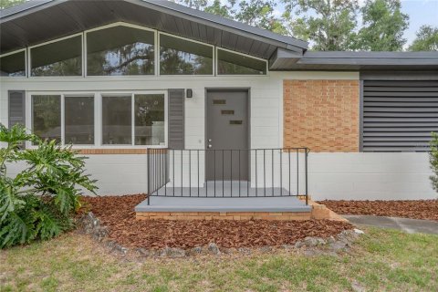 House in DeLand, Florida 3 bedrooms, 149.76 sq.m. № 1742684 - photo 4