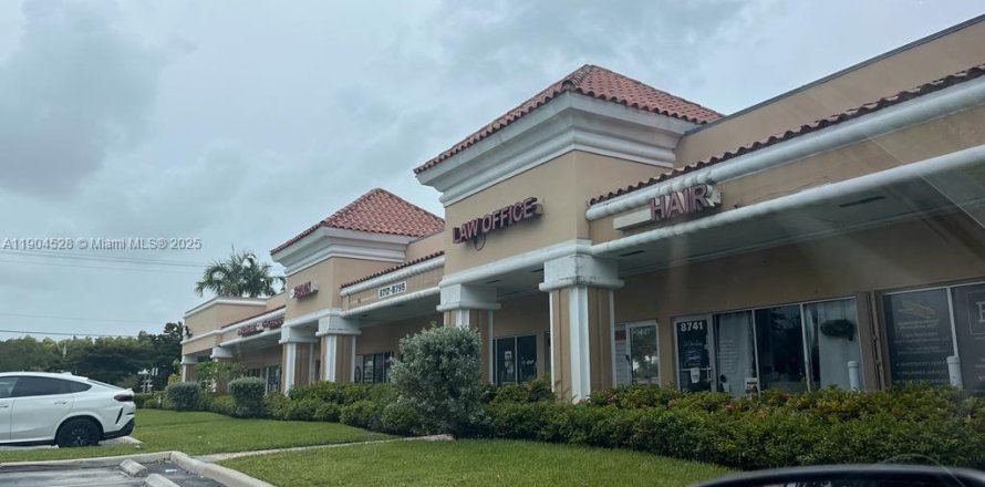 Коммерческая недвижимость в Лодерхилл, Флорида № 1955818