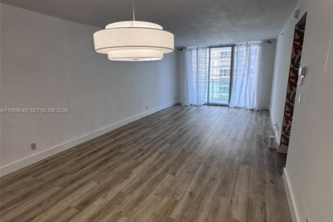 Купить кондоминиум в Холливуд, Флорида 1 спальня, 82.03м2, № 2091390 - фото 15
