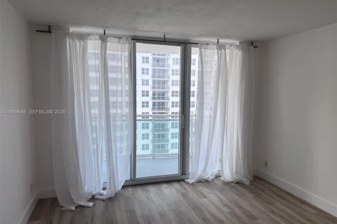 Купить кондоминиум в Холливуд, Флорида 1 спальня, 82.03м2, № 2091390 - фото 19