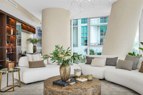 Condominio en venta en Miami, Florida, 3 dormitorios, 267.28 m2 № 1985850 - foto 11