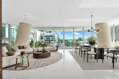 Condominio en venta en Miami, Florida, 3 dormitorios, 267.28 m2 № 1985850 - foto 15