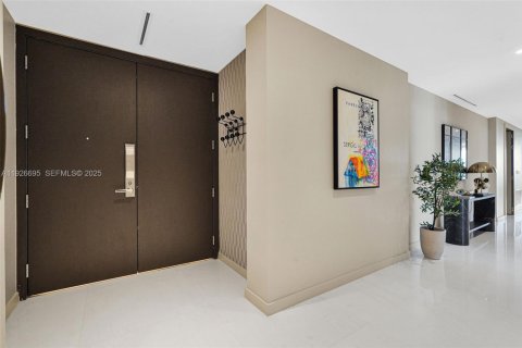 Condominio en venta en Miami, Florida, 3 dormitorios, 267.28 m2 № 1985850 - foto 3