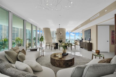 Condominio en venta en Miami, Florida, 3 dormitorios, 267.28 m2 № 1985850 - foto 13