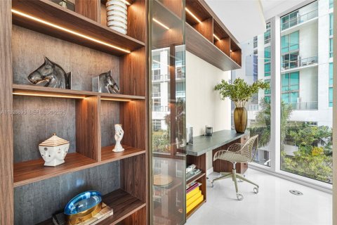Condominio en venta en Miami, Florida, 3 dormitorios, 267.28 m2 № 1985850 - foto 8