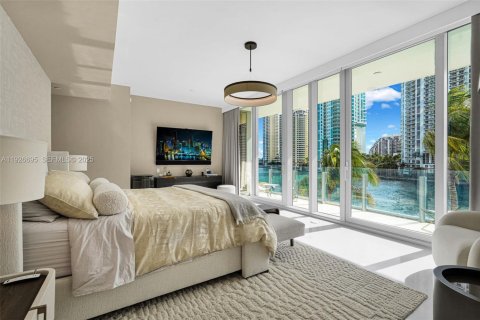 Condominio en venta en Miami, Florida, 3 dormitorios, 267.28 m2 № 1985850 - foto 27