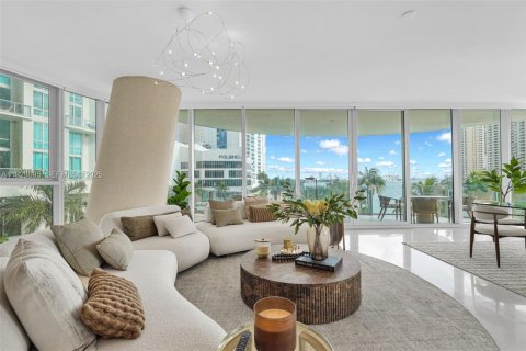 Condominio en venta en Miami, Florida, 3 dormitorios, 267.28 m2 № 1985850 - foto 12