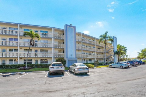 Copropriété à vendre à Boca Raton, Floride: 2 chambres, 95.88 m2 № 1026689 - photo 1