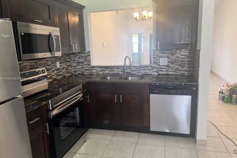 Condominio en venta en Lauderhill, Florida, 2 dormitorios, 89.65 m2 № 1846200 - foto 4