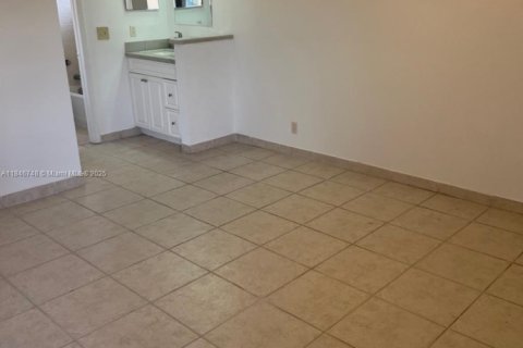 Condominio en venta en Lauderhill, Florida, 2 dormitorios, 89.65 m2 № 1846200 - foto 16
