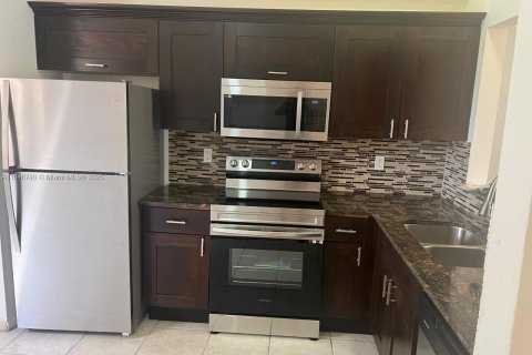 Condominio en venta en Lauderhill, Florida, 2 dormitorios, 89.65 m2 № 1846200 - foto 2