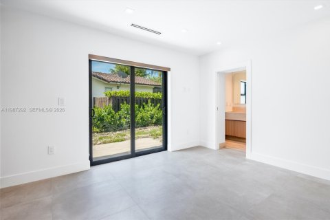 Casa en venta en Pinecrest, Florida, 6 dormitorios, 361.48 m2 № 2063066 - foto 17