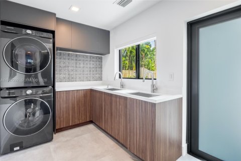 Casa en venta en Pinecrest, Florida, 6 dormitorios, 361.48 m2 № 2063066 - foto 7