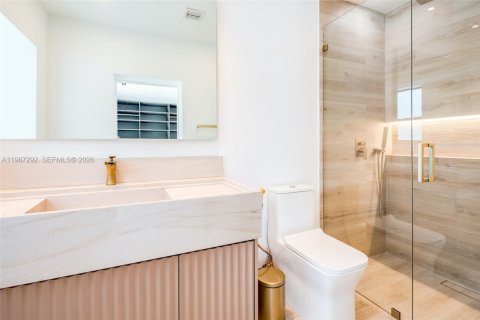 Casa en venta en Pinecrest, Florida, 6 dormitorios, 361.48 m2 № 2063066 - foto 19