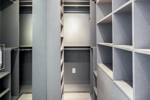 Casa en venta en Pinecrest, Florida, 6 dormitorios, 361.48 m2 № 2063066 - foto 11