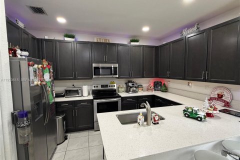 Townhouse in Miami, Florida 3 bedrooms, 142.98 sq.m. № 1991334 - photo 5