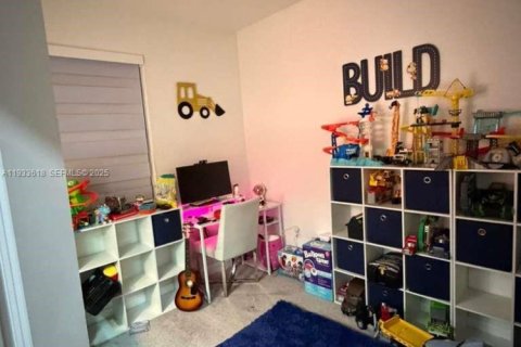 Townhouse in Miami, Florida 3 bedrooms, 142.98 sq.m. № 1991334 - photo 11