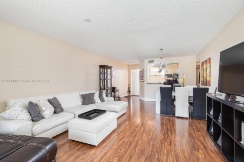 Copropriété à vendre à Sunrise, Floride: 2 chambres, 88.26 m2 № 1781515 - photo 1