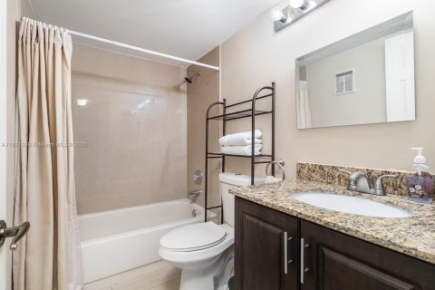 Copropriété à vendre à Sunrise, Floride: 2 chambres, 88.26 m2 № 1781515 - photo 13