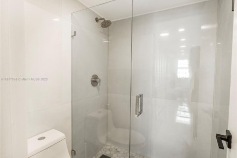 Condominio en venta en Miami Beach, Florida, 1 dormitorio, 76.55 m2 № 1937972 - foto 13