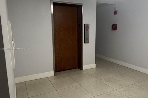 Condo in Miami, Florida, 1 bedroom  № 1714528 - photo 30