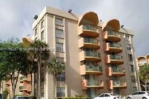 Condominio en venta en Miami, Florida, 1 dormitorio, 64.1 m2 № 1714528 - foto 1