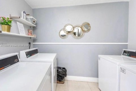 Condo in Miami, Florida, 1 bedroom  № 1714528 - photo 29