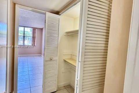 Condo in Miami, Florida, 1 bedroom  № 1714528 - photo 26