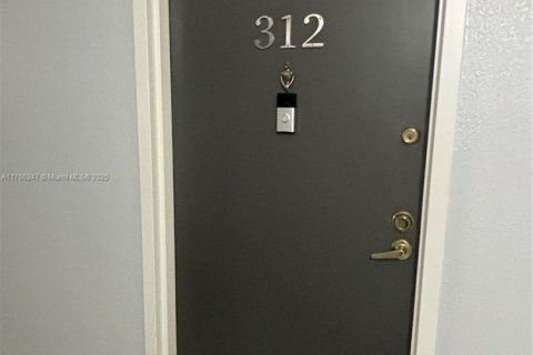 Condominio en venta en Miami, Florida, 1 dormitorio, 64.1 m2 № 1714528 - foto 4