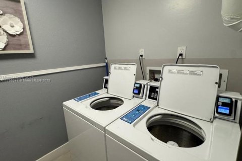 Condo in Miami, Florida, 1 bedroom  № 1714528 - photo 28