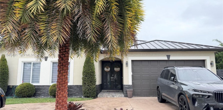 Дом в Майами-Лейкс, Флорида 3 спальни, 174.56м2 № 2005458