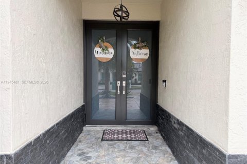 Снять в аренду виллу или дом в Майами-Лейкс, Флорида 3 спальни, 174.56м2, № 2005458 - фото 2