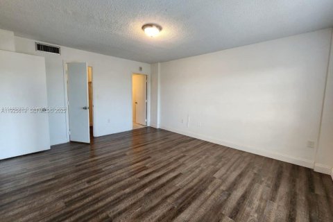 Condo in Lauderhill, Florida, 1 bedroom № 1984132 - photo 7