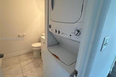 Condo in Lauderhill, Florida, 1 bedroom № 1984132 - photo 11