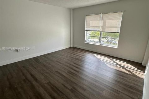 Condo in Lauderhill, Florida, 1 bedroom № 1984132 - photo 15