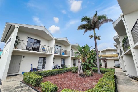 Immobilier commercial à vendre à Cocoa Beach, Floride: 24 chambres, 1022.67 m2 № 2414046 - photo 3