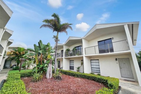 Immobilier commercial à Cocoa Beach, Floride 24 chambres, 1022.67 m2 № 2414046