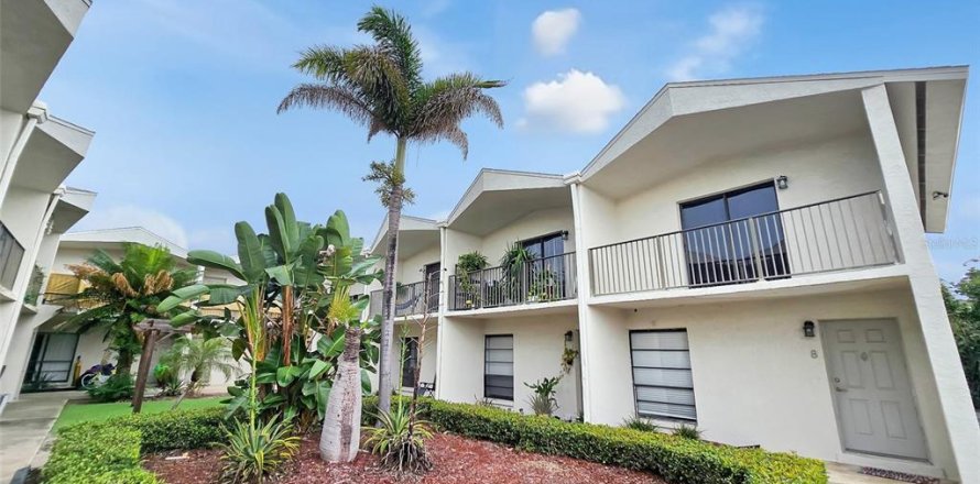 Immobilier commercial à Cocoa Beach, Floride 24 chambres, 1022.67 m2 № 2414046